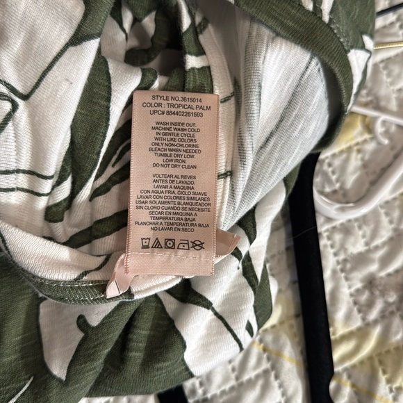 2 Philosophy Cotton V-Neck Tops - floral and green leaves NWOT - Picture 6 of 7